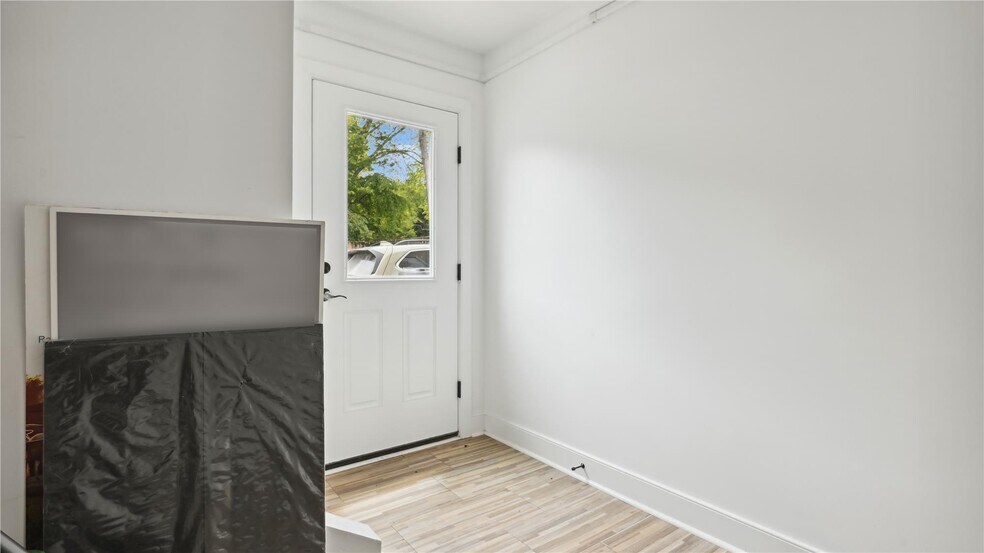 More Photos Of 103 W Federal St, Middleburg Storefront Retail Office For Sale