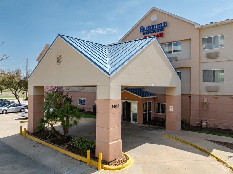 More Photos Of 2400 W Sam Houston Pky S, Houston Hotel For Sale