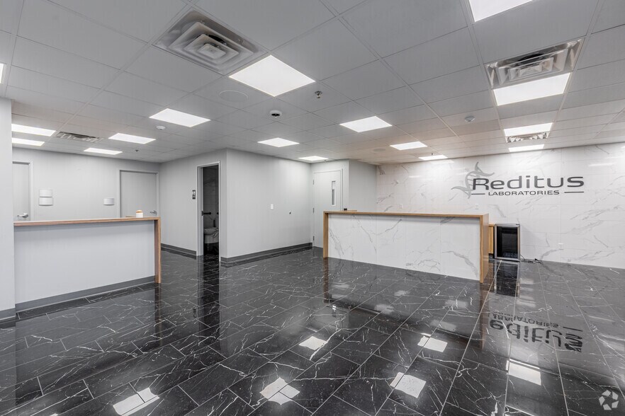 More Photos Of 200 Enterprise Dr, Pekin Light Distribution For Lease