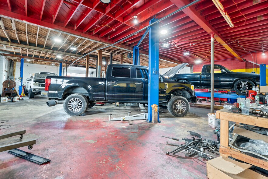 More Photos Of 803 Mcarthur St, Manchester Warehouse For Sale