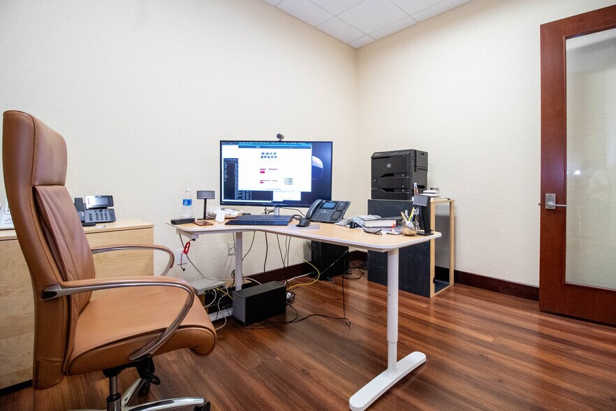 More Photos Of 8810 Commodity Cir, Orlando Showroom For Sale