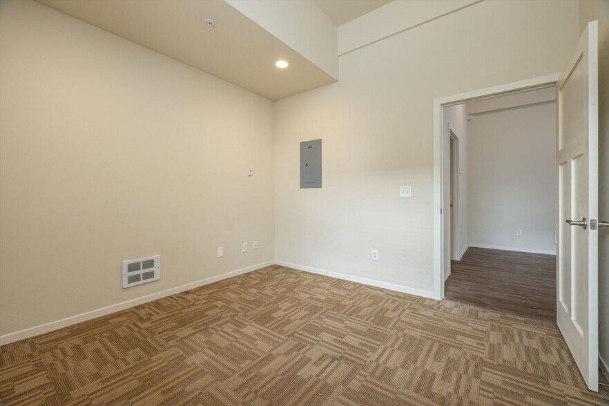 More Photos Of 1315 Dupont St, Bellingham Office Residential For Lease