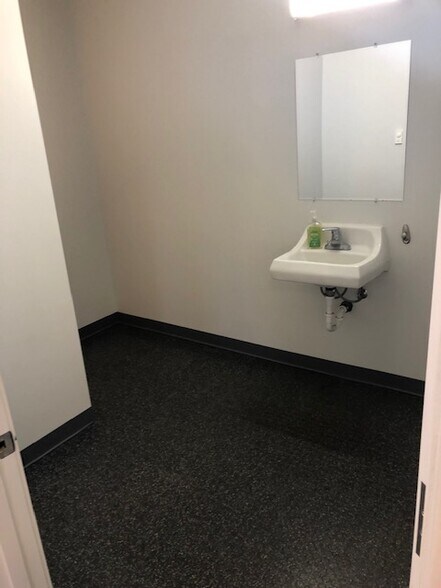 More Photos Of 1762 Airport Way S, Seattle Showroom For Sale