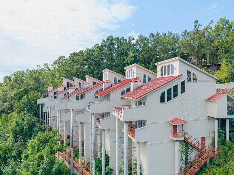 More Photos Of 165 Lakeshore Ln, Counce Hotel For Sale