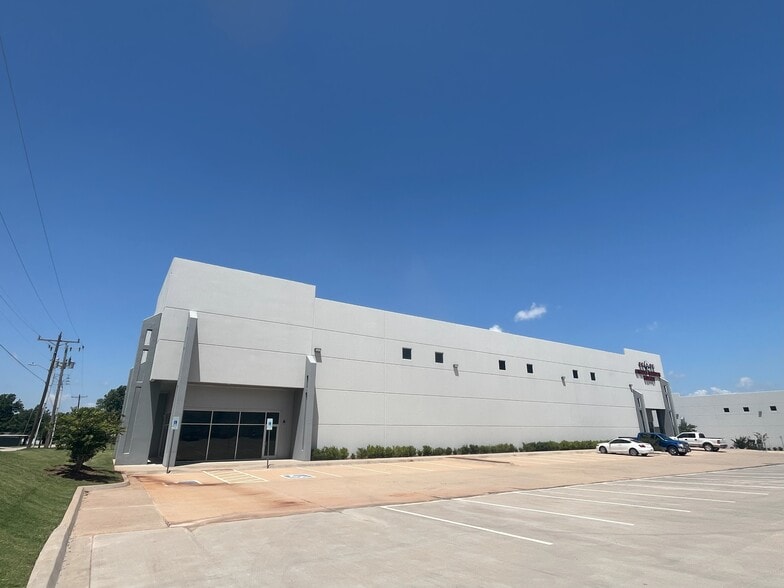 More Photos Of 4700 SW 25th Cir, Oklahoma City Warehouse For Lease