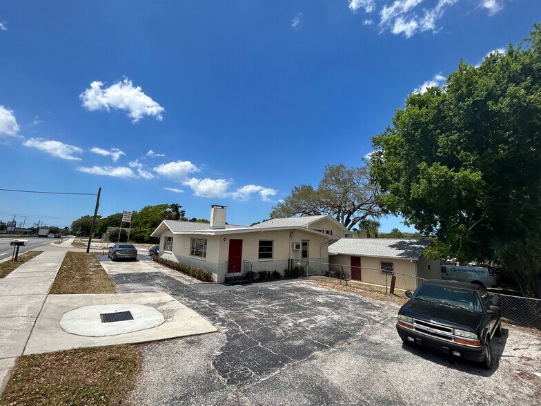 More Photos Of 6703 Massachusetts Ave, New Port Richey Showroom For Sale