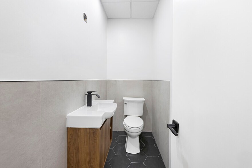 More Photos Of 15 Saint Pauls Ave, Staten Island Medical For Lease