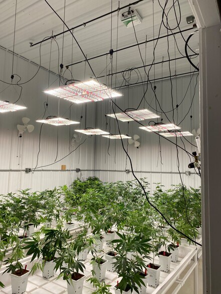 More Photos Of 1464 Auburn Rd, Turner Manufacturing For Sale