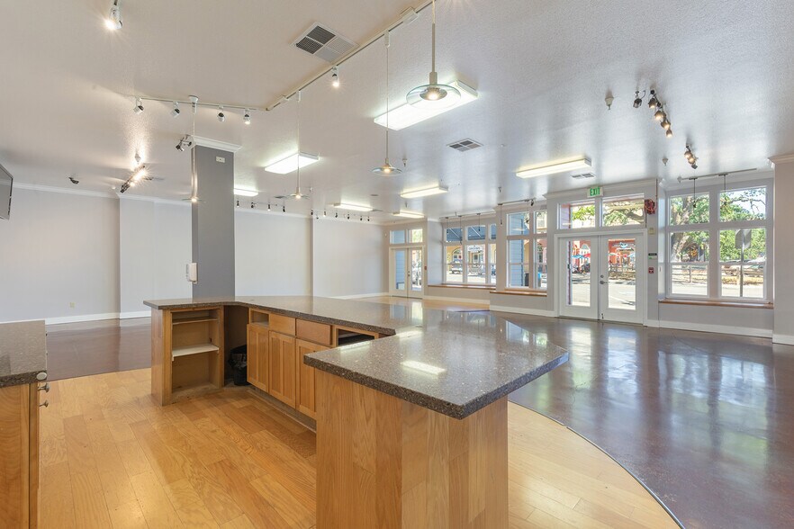 More Photos Of 220 Windsor River Rd, Windsor Apartments For Sale