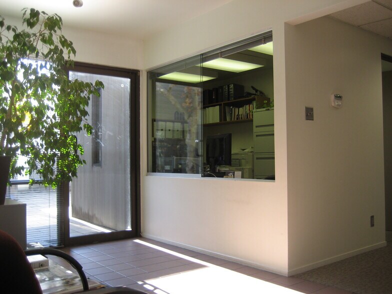 More Photos Of 930 Colorado Blvd, Los Angeles Office For Sale
