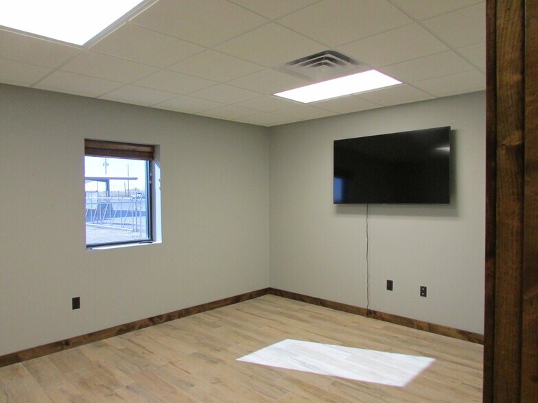 More Photos Of 4015 S County Road 1210, Midland Manufacturing For Sale