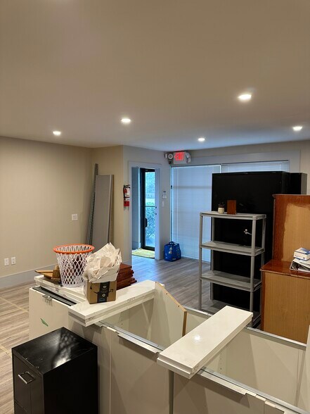 More Photos Of 7550 River Rd, Delta Service For Lease