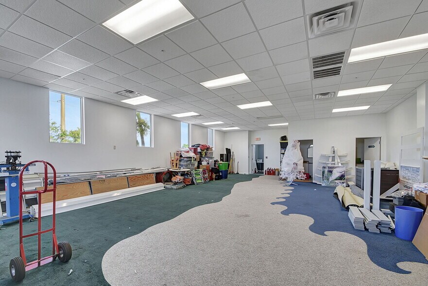More Photos Of 7150 Seacrest Blvd, Lantana Showroom For Sale