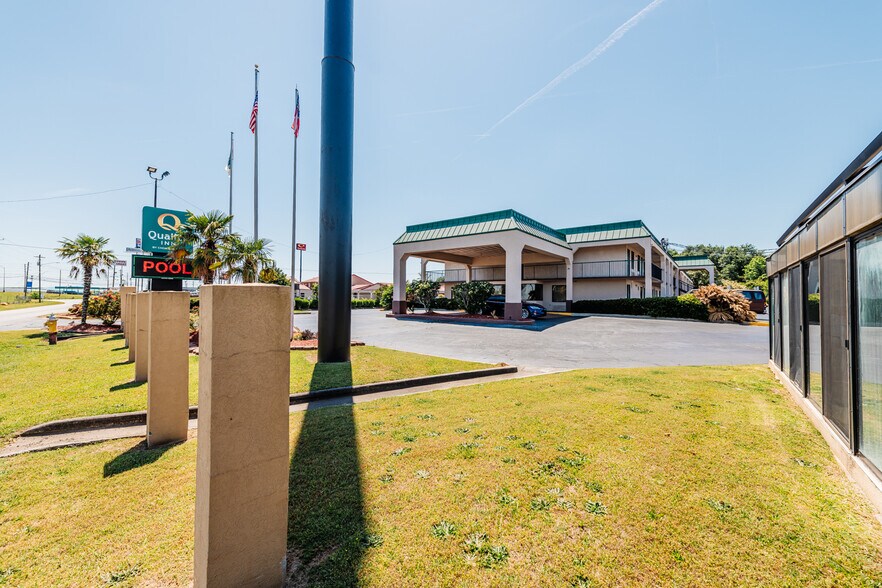 More Photos Of 115 Chapman Rd, Byron Hotel For Sale