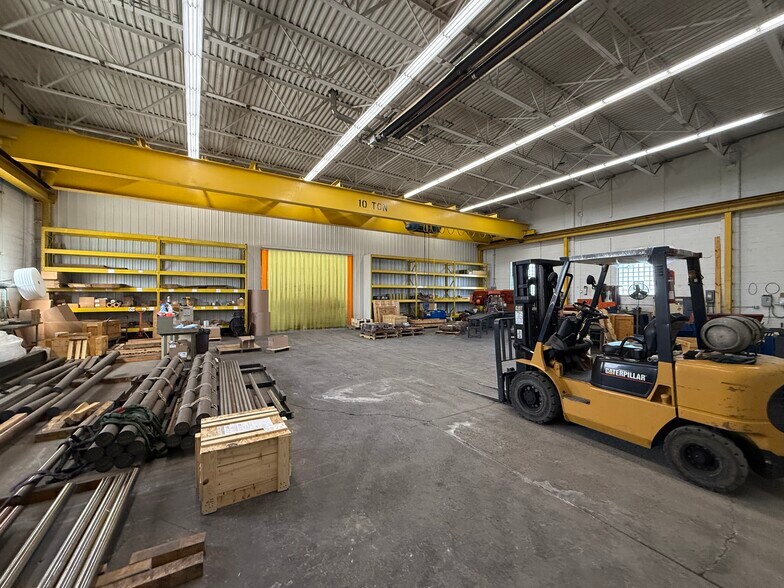 More Photos Of 1975 Wehrle Dr, Williamsville Warehouse For Lease