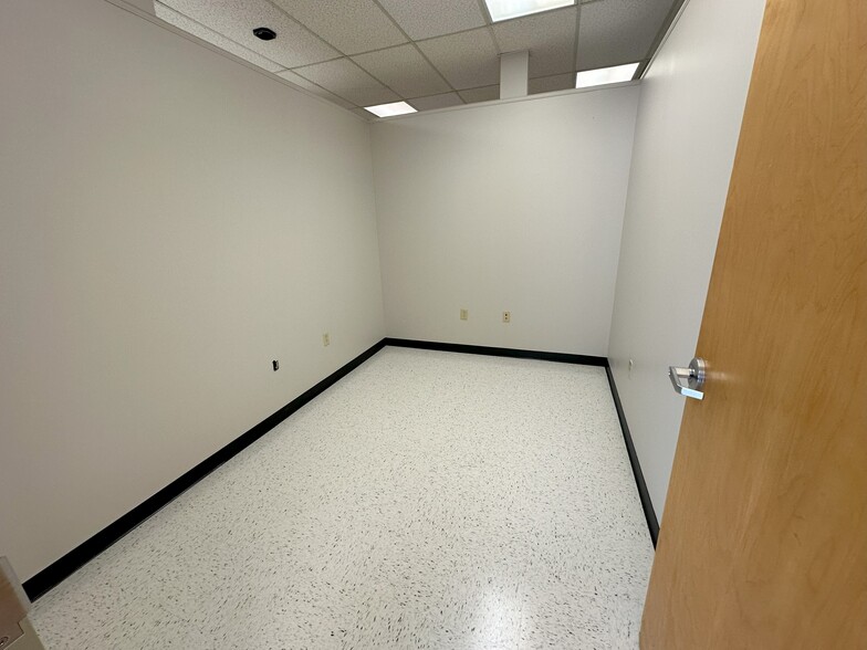 More Photos Of 1341 N Highland Ave, Jackson Office For Sale