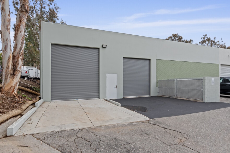 More Photos Of 31119 Via Colinas, Westlake Village Light Manufacturing For Sale