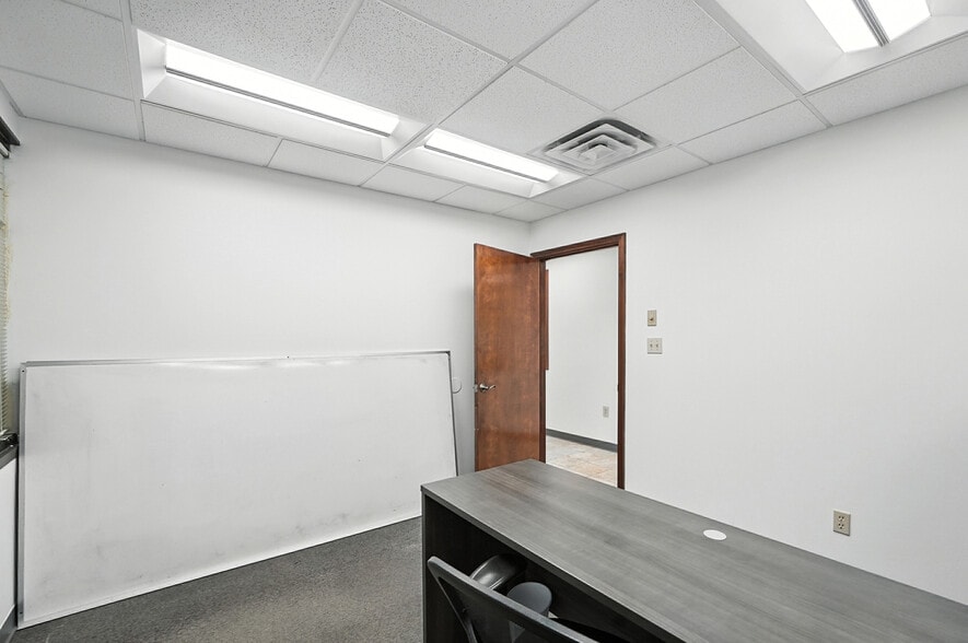 More Photos Of 5636 Bridgetown Rd, Cincinnati Medical For Sale