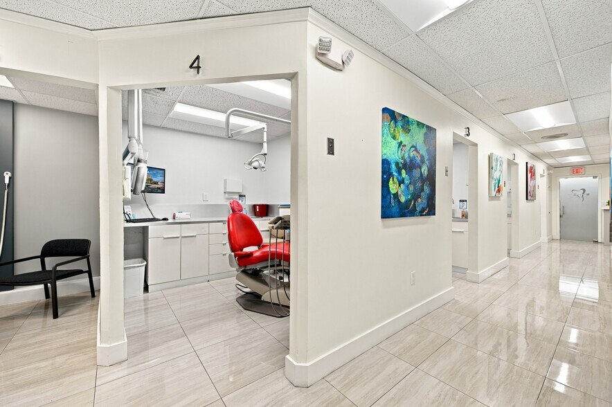 More Photos Of 610-618 NE 124th St, North Miami Office For Sale