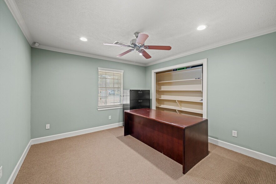 More Photos Of 1707 Bernie Ave, Rosenberg Office For Sale