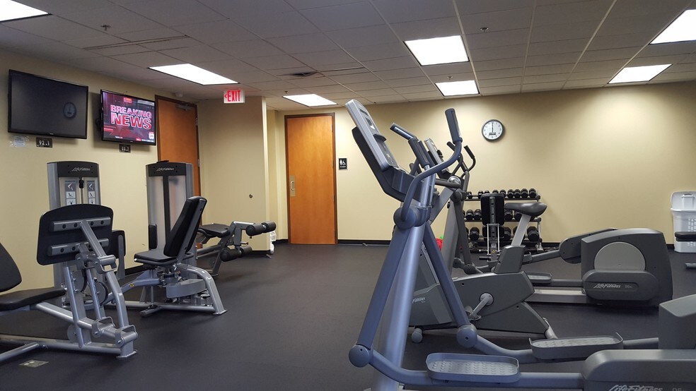 More Photos Of 5950 fairview Rd, Charlotte Office For Lease