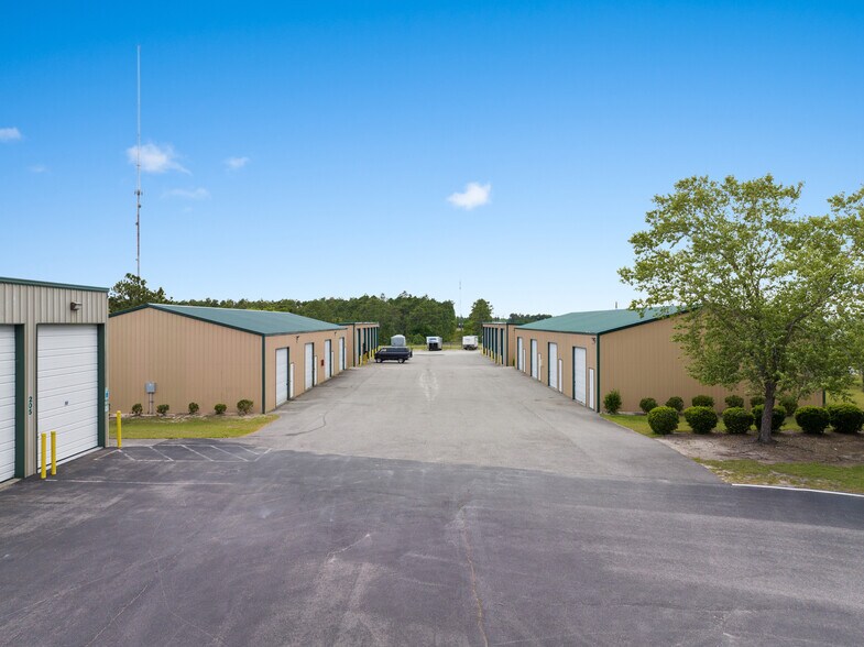 More Photos Of 202 Transcom Ct, Wilmington Self Storage For Lease
