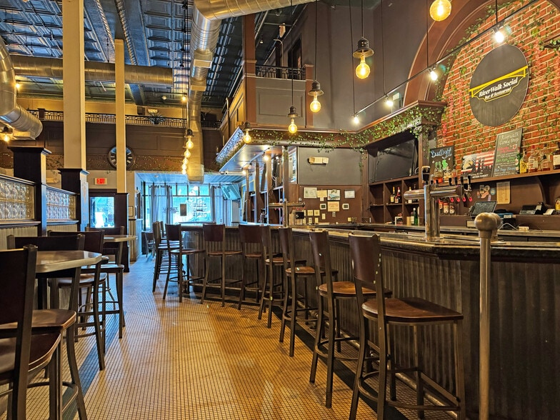 More Photos Of 17-21 Elizabeth St, Derby Storefront Retail Office For Lease