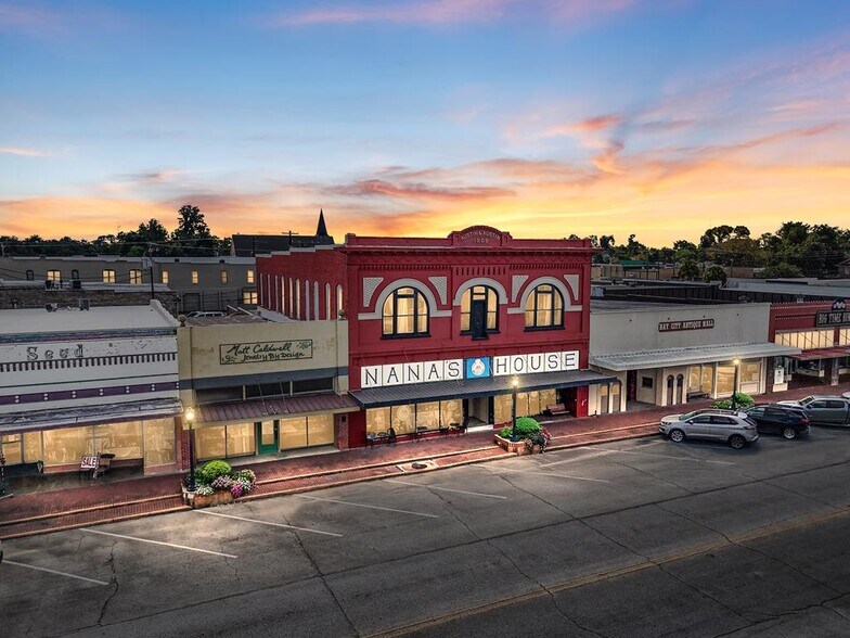 More Photos Of 1728 6th St, Bay City Storefront Retail Residential For Sale