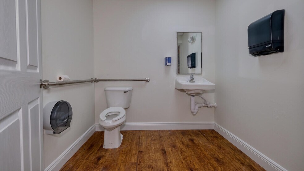 More Photos Of 2548-2550 First St, Fort Myers Loft Creative Space For Lease