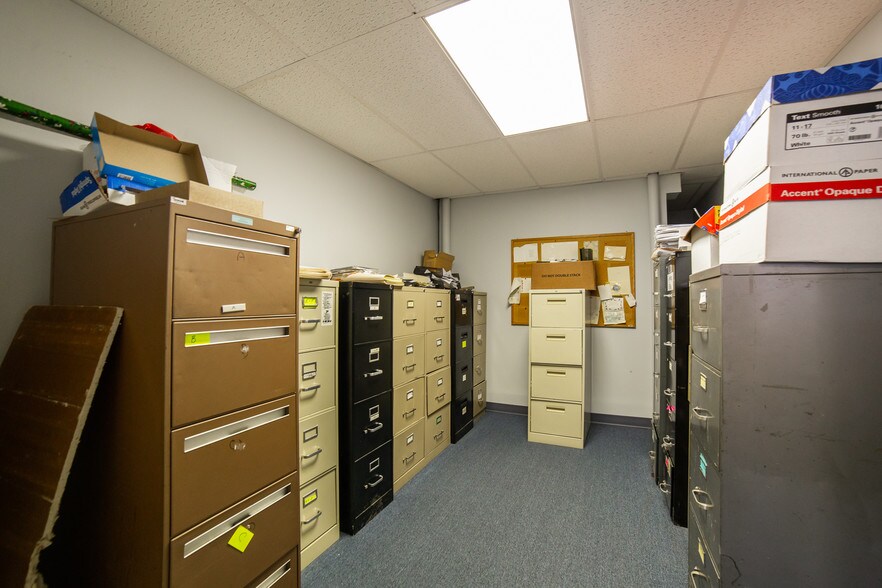 More Photos Of 1300 Industrial Blvd, Southampton Light Distribution For Sale