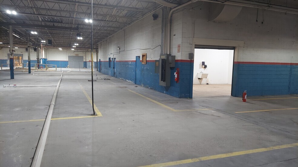 More Photos Of 1 Balcrank Way, Weaverville Warehouse For Lease