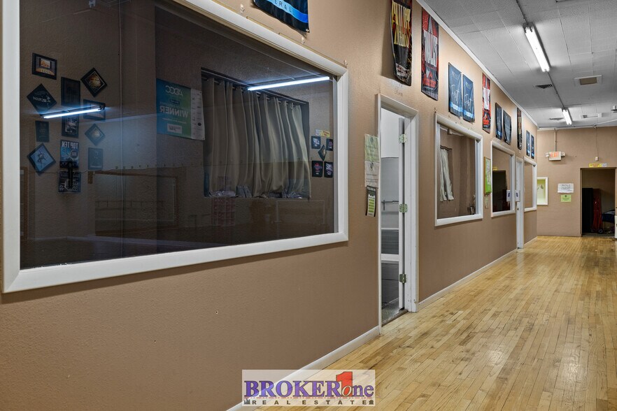 More Photos Of 225 N Wolcott St, Casper Flex For Sale