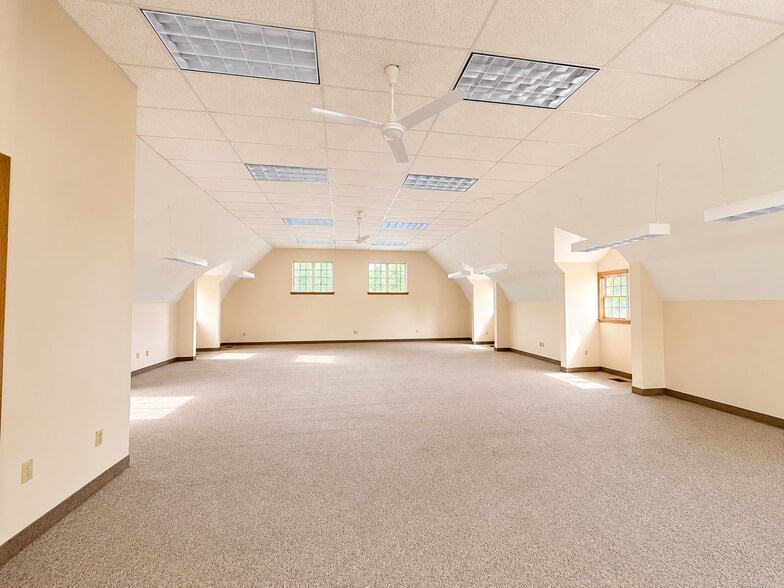 More Photos Of 1170 Ellington Rd, South Windsor Loft Creative Space For Lease