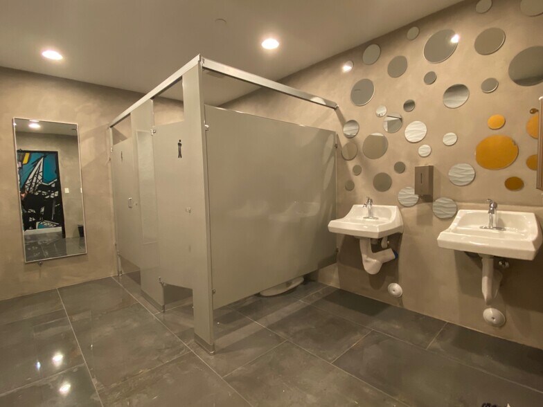 More Photos Of 100 S Maryland Pky, Las Vegas General Retail For Sale