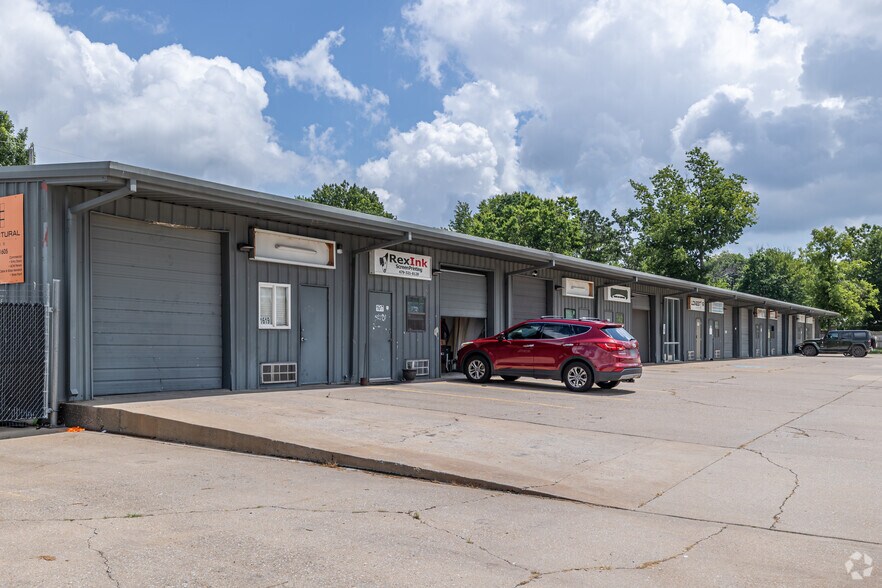 Primary Photo Of 1601-1623 Acorn Dr, Rogers Distribution For Lease