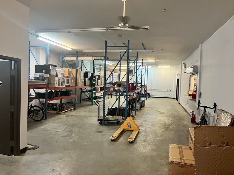 More Photos Of 4203 Rue King O, Sherbrooke Freestanding For Lease