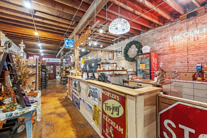 More Photos Of 126 S Main St, Gilman Showroom For Sale
