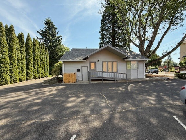 More Photos Of 1579 Burns St, West Linn Office For Lease