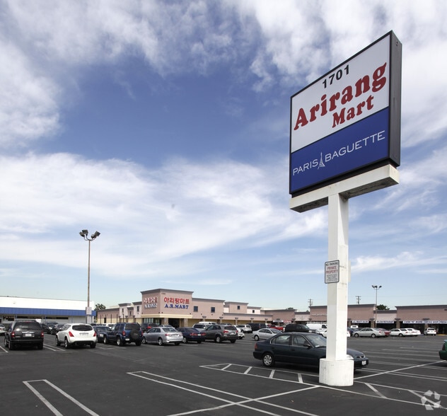 More Photos Of 1645-1737 W Orangethorpe Ave, Fullerton Unknown For Lease