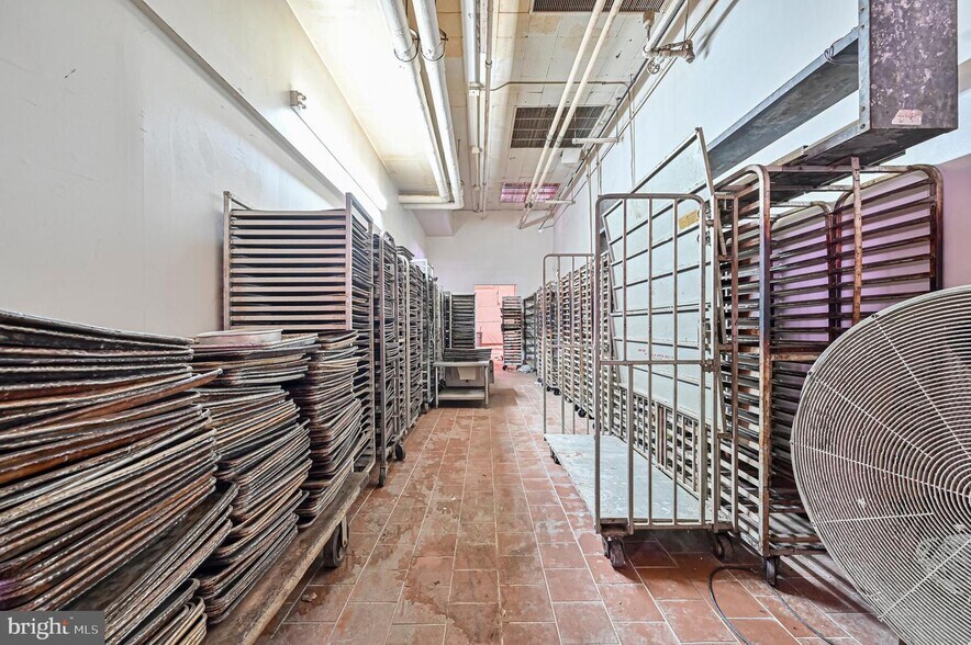 More Photos Of 13 N East Blvd, Vineland Flex For Sale