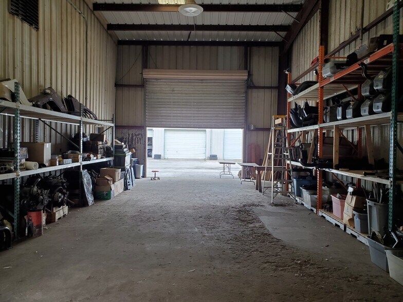 More Photos Of 410 W Canino Rd, Houston Manufacturing For Sale