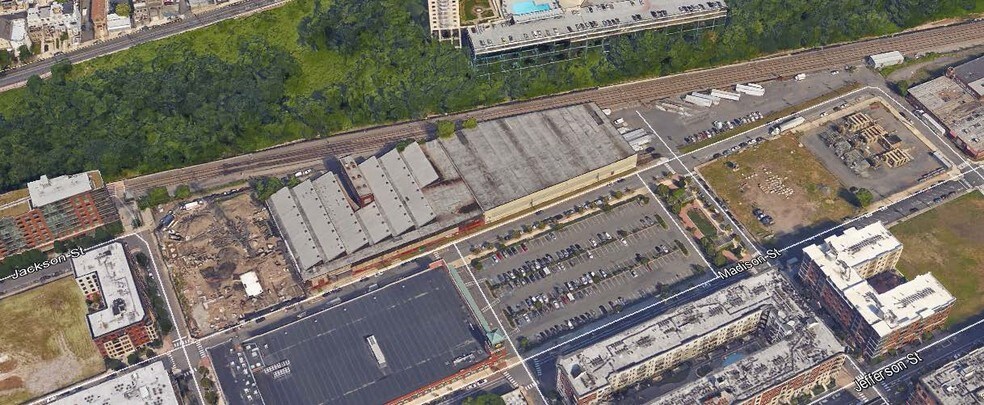 More Photos Of 940-1060 Monroe St, Hoboken Distribution For Lease