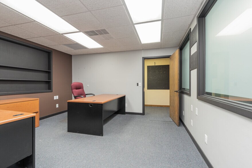 More Photos Of 200 N 13th St, Bay City Warehouse For Lease