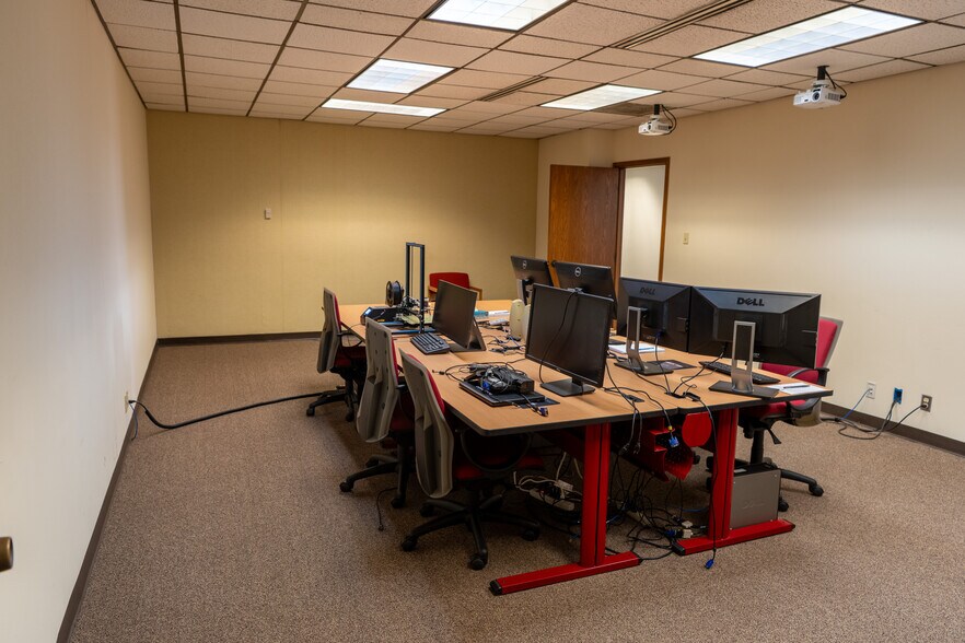 More Photos Of 125 W Missouri Ave, Midland Office For Lease