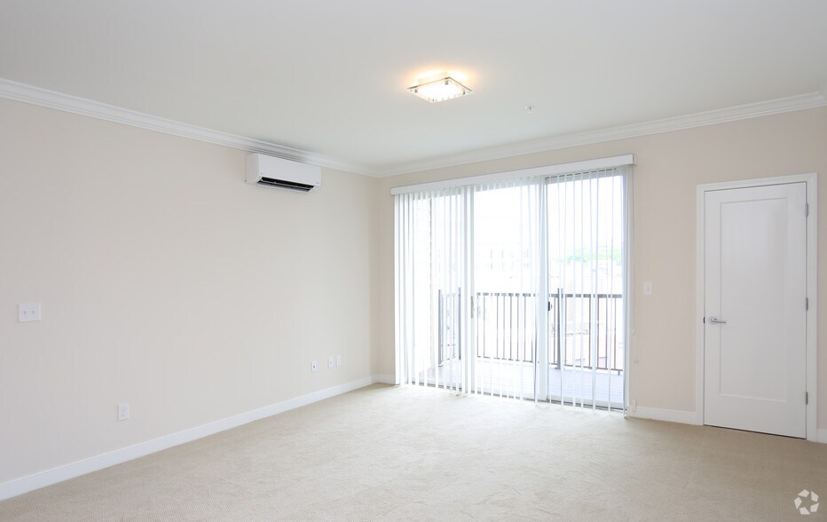 More Photos Of 240 State St, Schenectady Apartments For Lease