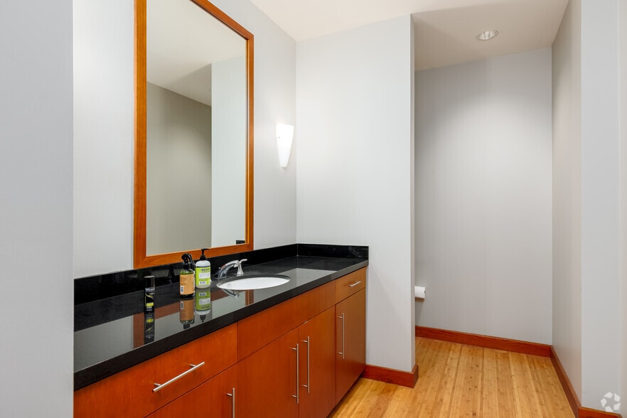 More Photos Of 4464 W Plano Pky, Plano Auto Repair For Lease