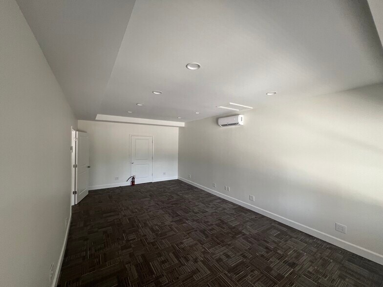 More Photos Of 5154 Augusta Rd, Lexington Flex For Lease