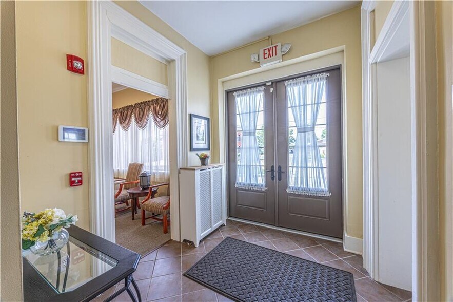 More Photos Of 121 Ridge Ave, Washington Funeral Home For Sale