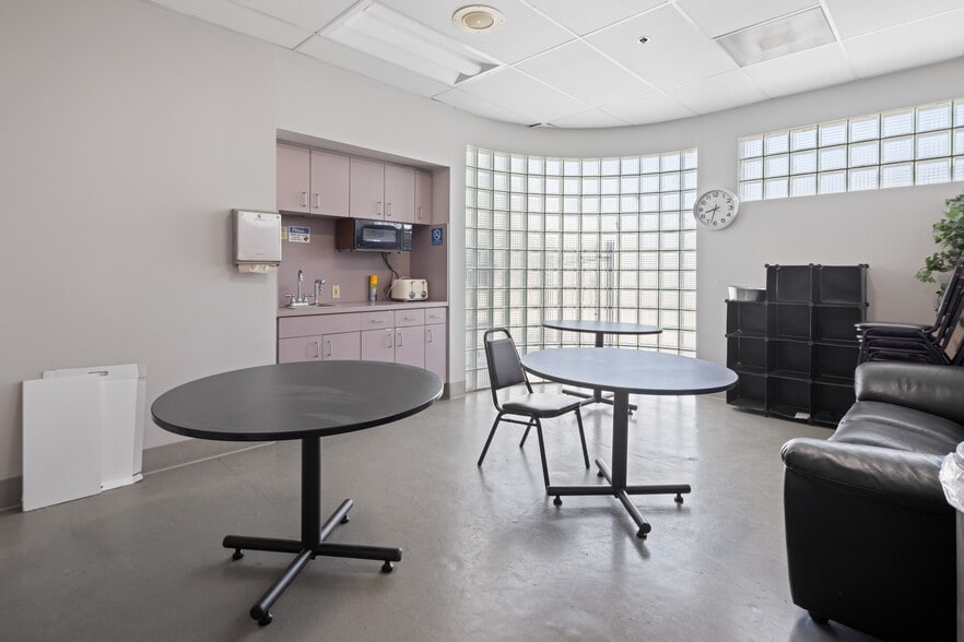 More Photos Of 8327-8333 Reseda Blvd, Northridge Medical For Sale