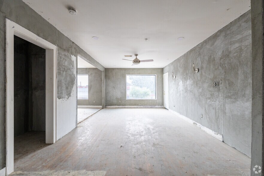 More Photos Of 4210 Emancipation Ave, Houston General Retail For Sale